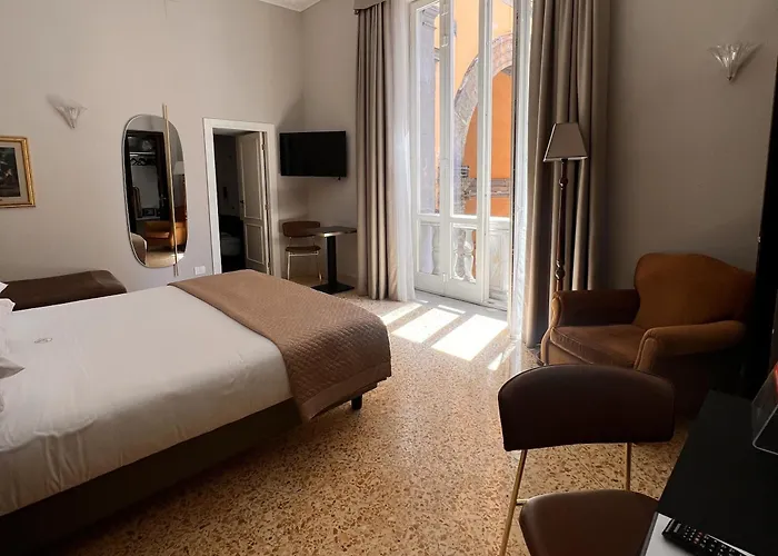 לינה וארוחת בוקר Dimora Donna Elena נאפולי