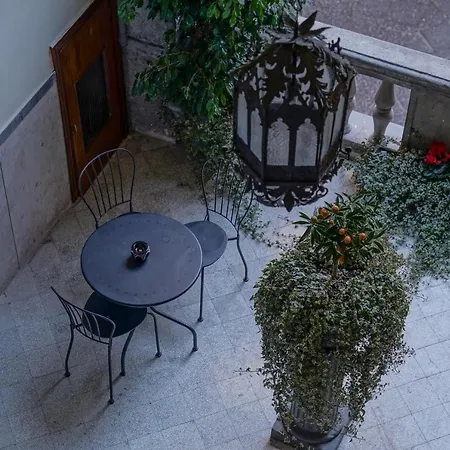 Alojamento de Acomodação e Pequeno-almoço Dimora Donna Elena 4*